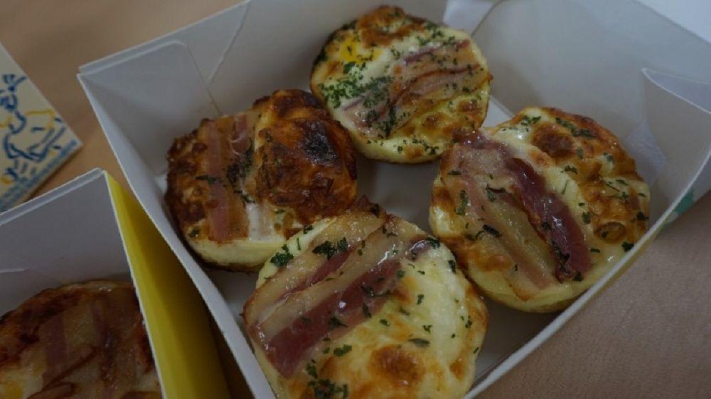 Walk the streets of Korea and grab small bites along the way! Tourist foods out, locals